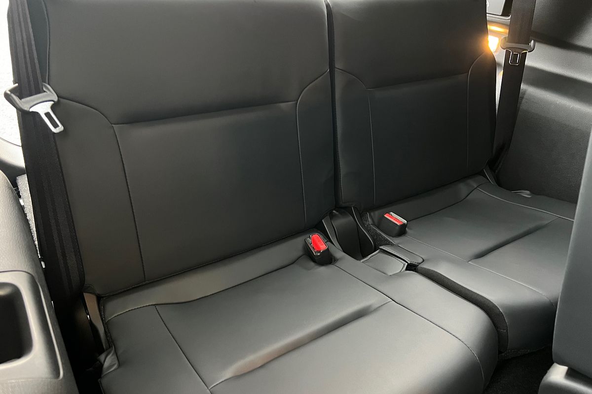 2023 Mitsubishi Outlander LS Black Edition ZM