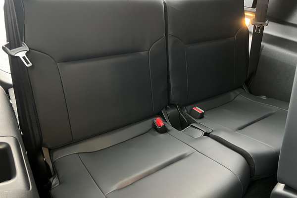 2023 Mitsubishi Outlander LS Black Edition ZM