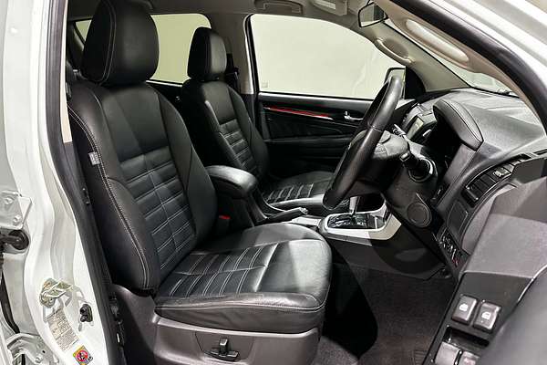 2020 Isuzu MU-X LS-T