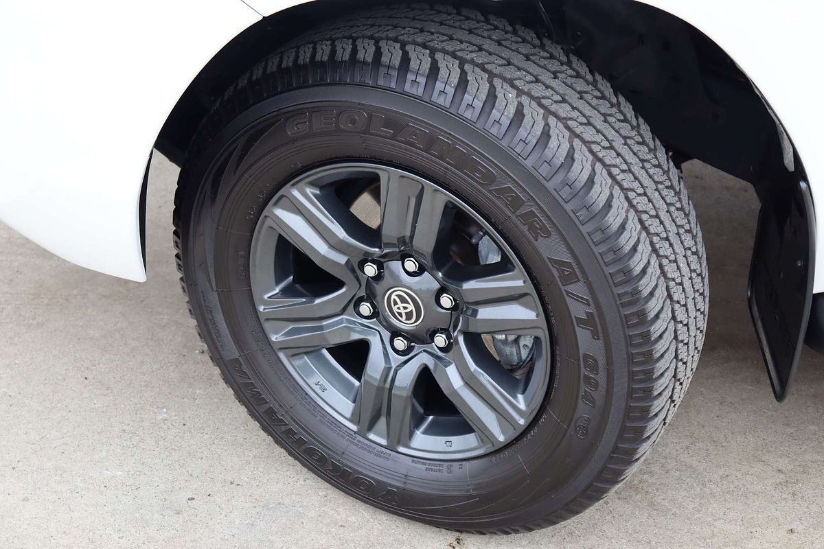 2023 Toyota Hilux SR GUN126R