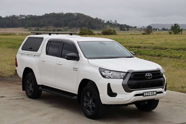 2023 Toyota Hilux SR GUN126R