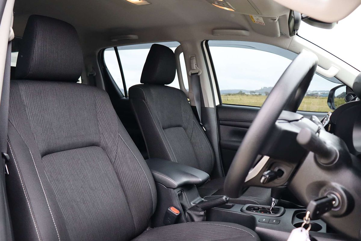 2023 Toyota Hilux SR GUN126R