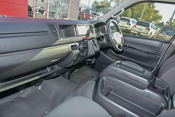 2018 Toyota Hiace Commuter TRH223R ELWB