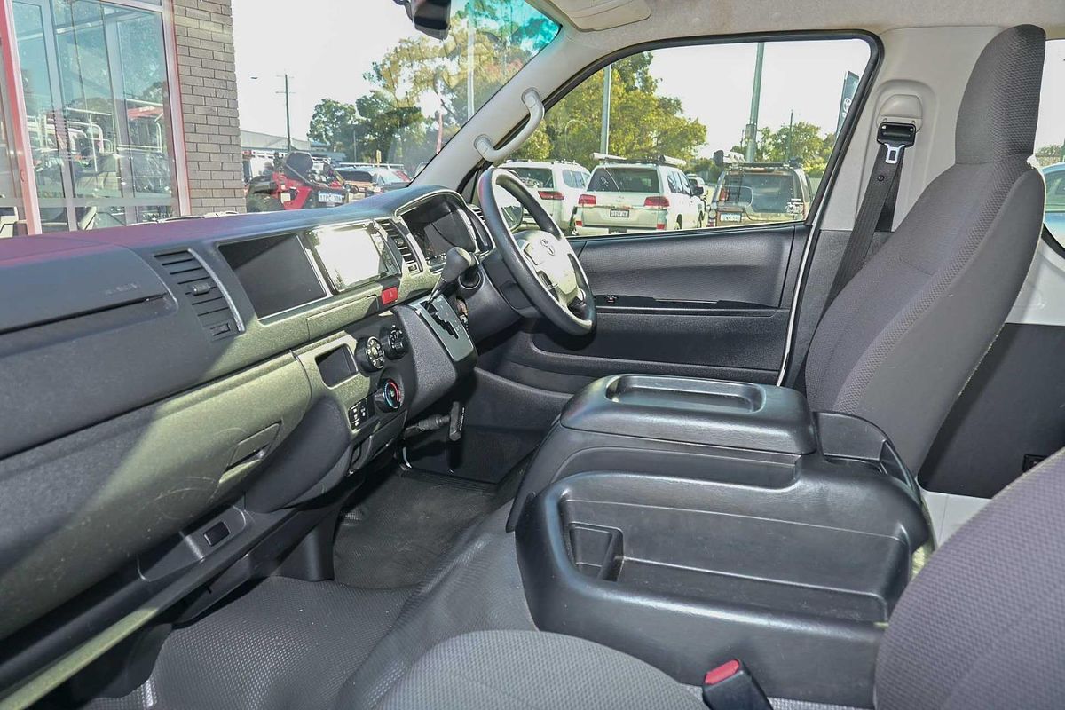 2018 Toyota Hiace Commuter TRH223R ELWB