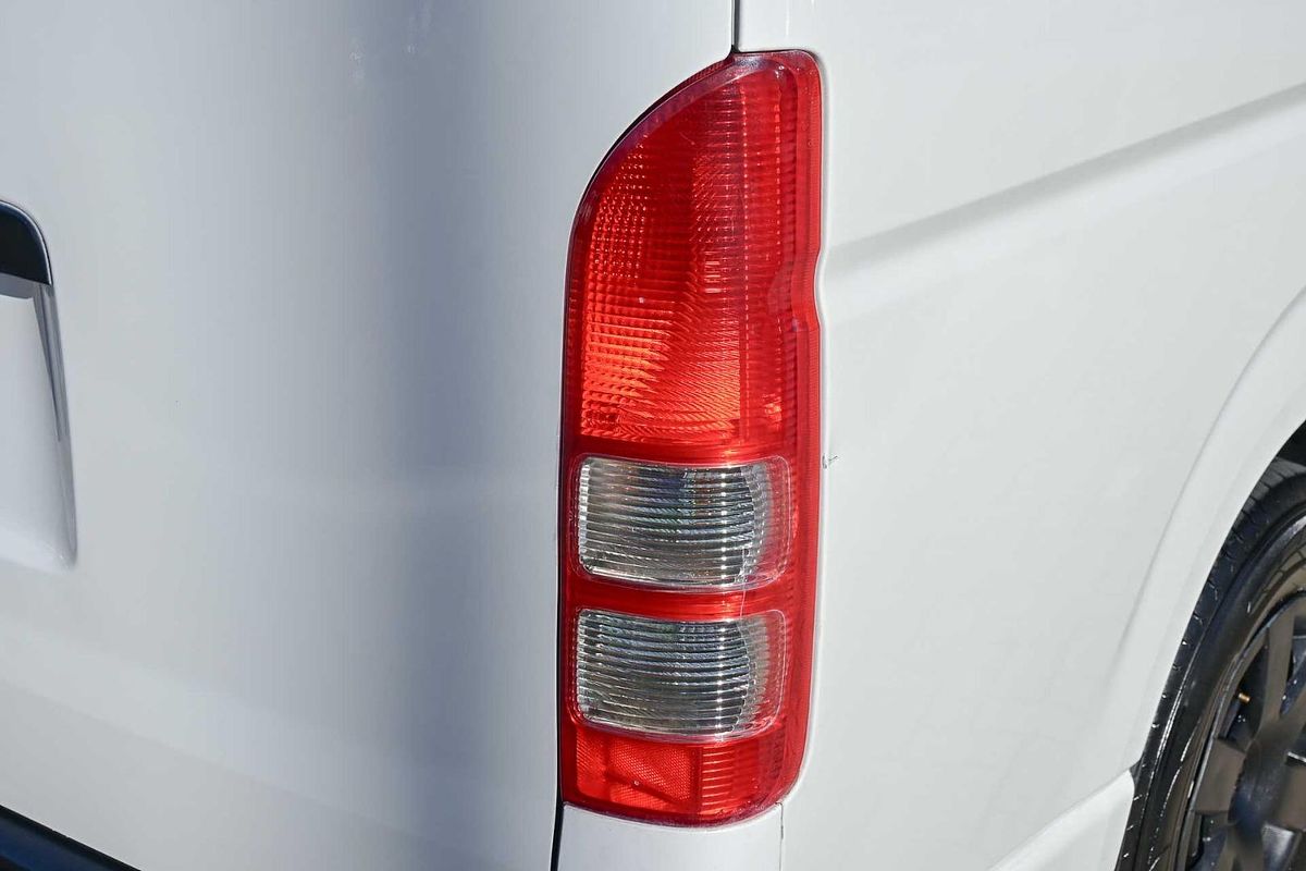 2018 Toyota Hiace Commuter TRH223R ELWB