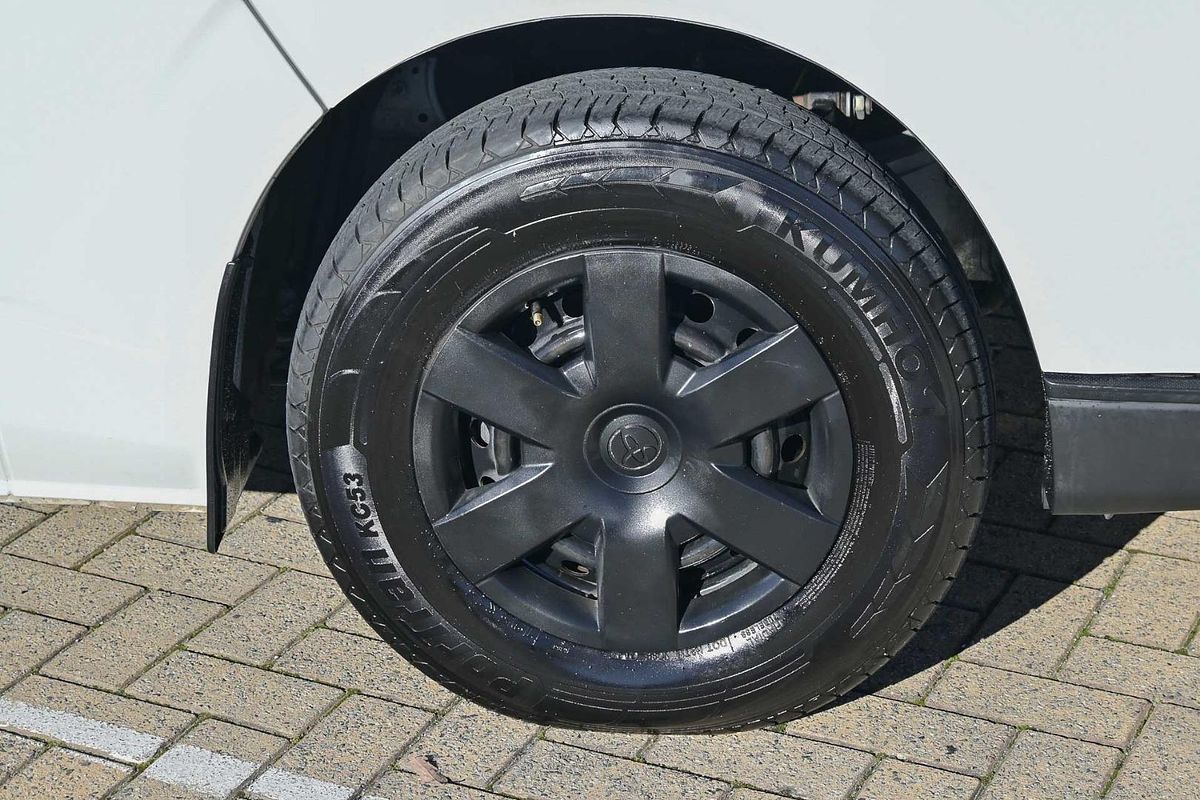 2018 Toyota Hiace Commuter TRH223R ELWB