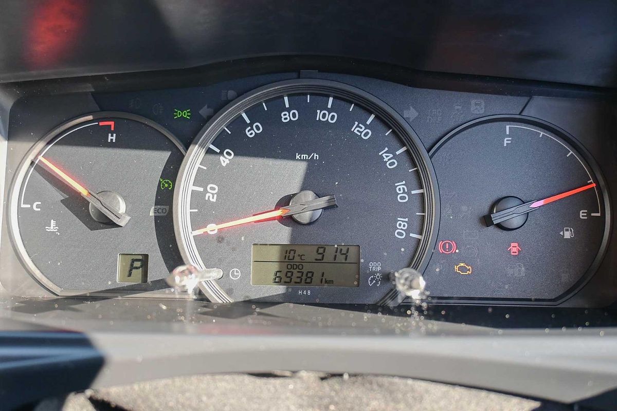 2018 Toyota Hiace Commuter TRH223R ELWB