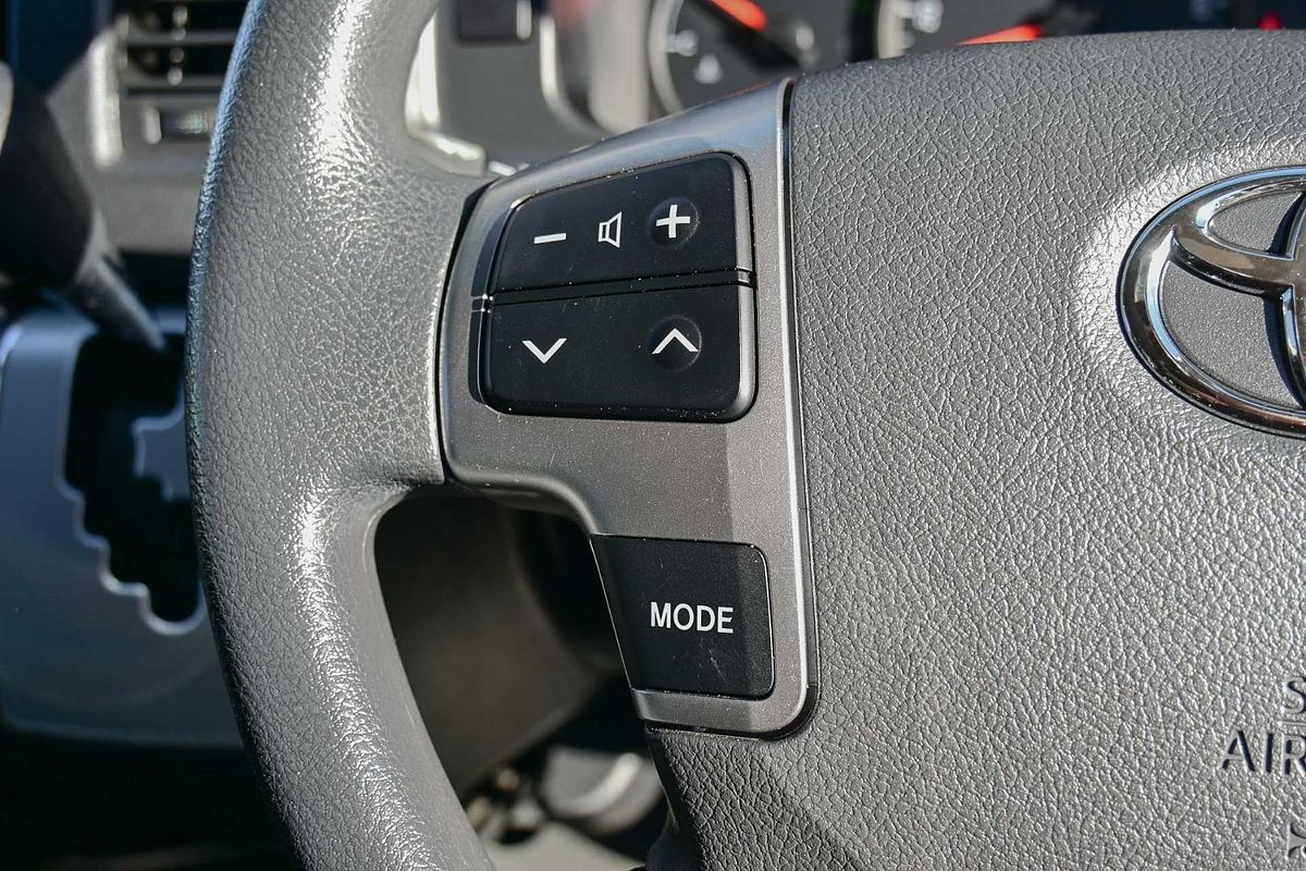 2018 Toyota Hiace Commuter TRH223R ELWB