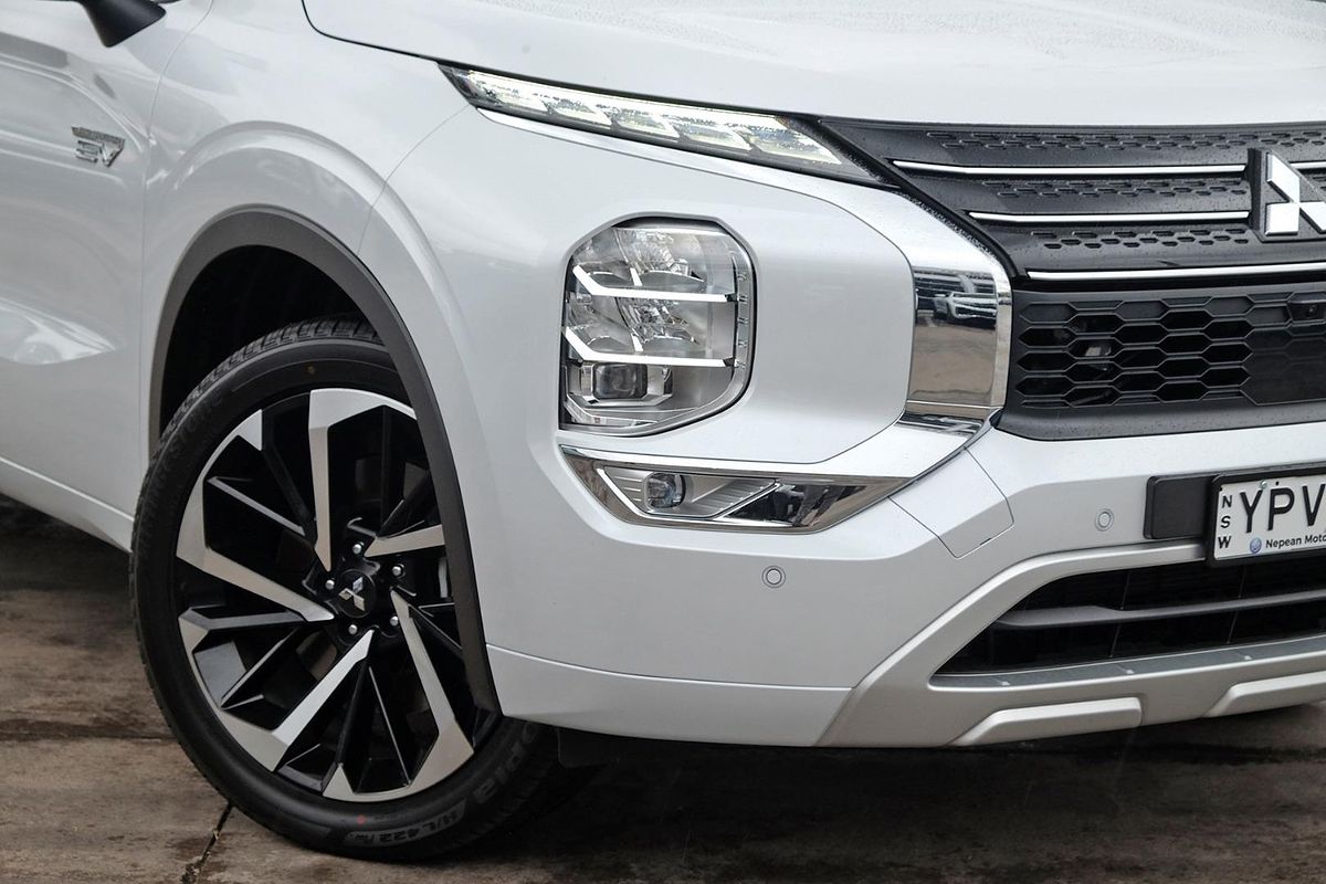 2025 Mitsubishi Outlander PHEV Exceed ZM