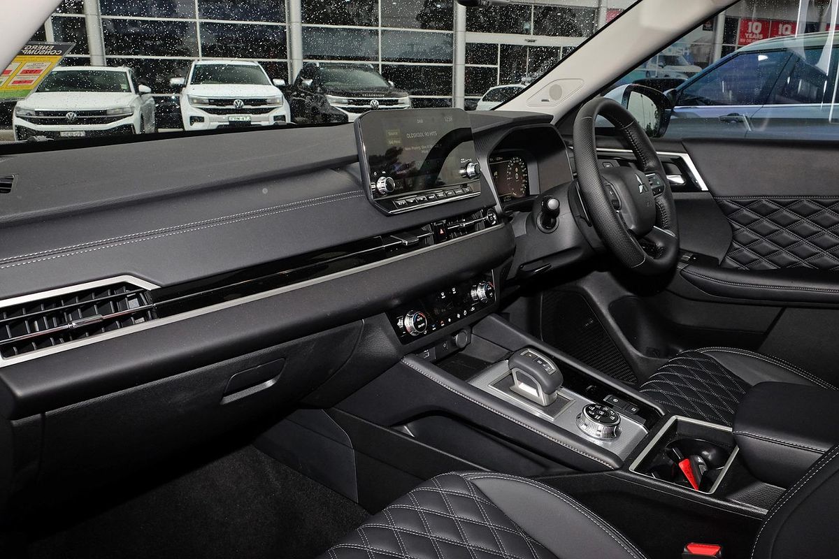 2025 Mitsubishi Outlander PHEV Exceed ZM
