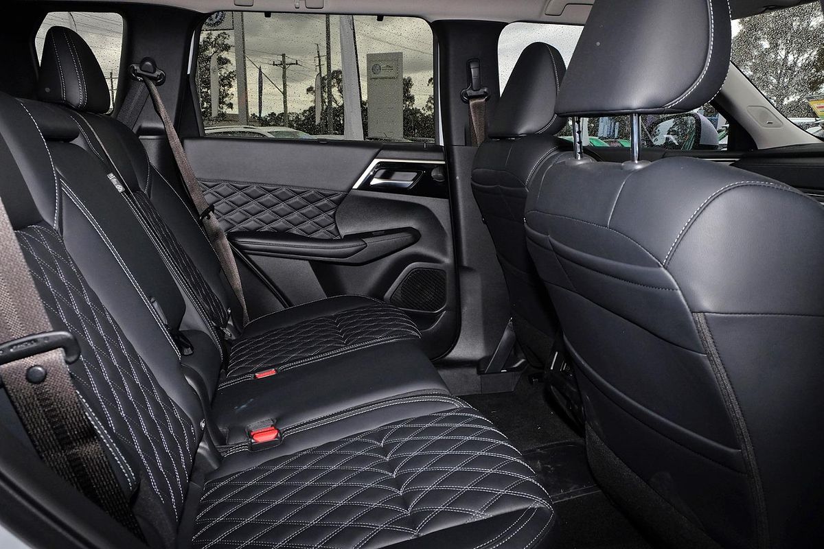 2025 Mitsubishi Outlander PHEV Exceed ZM