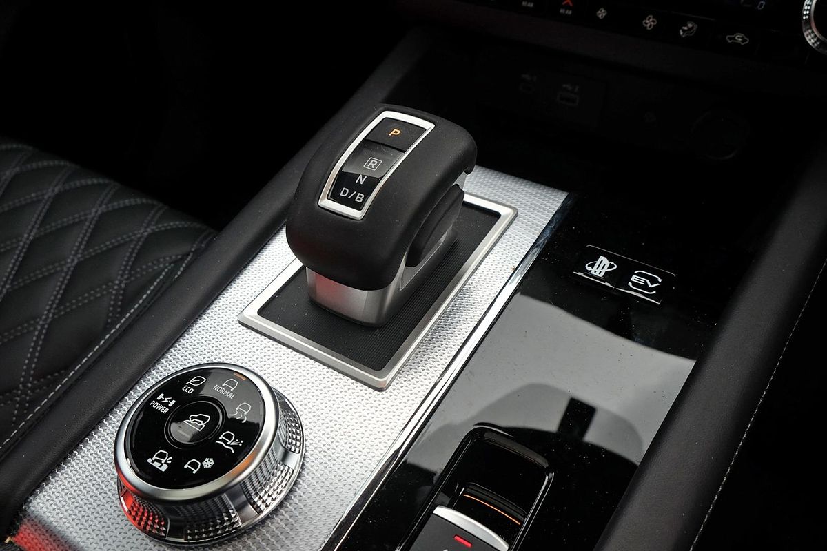 2025 Mitsubishi Outlander PHEV Exceed ZM