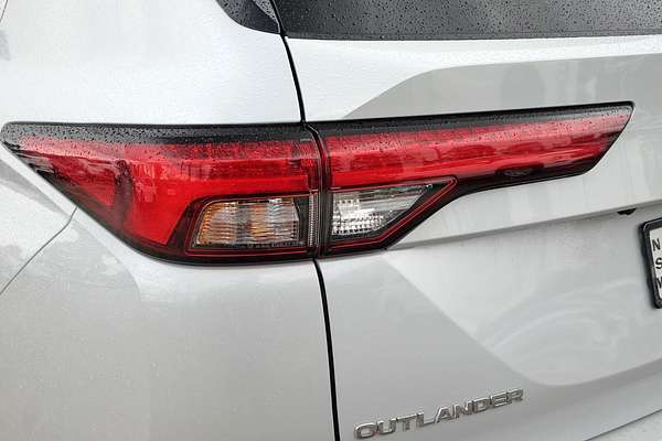 2025 Mitsubishi Outlander PHEV Exceed ZM