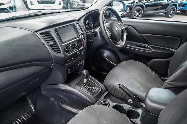 2022 Mitsubishi Triton GLX MR 4X4