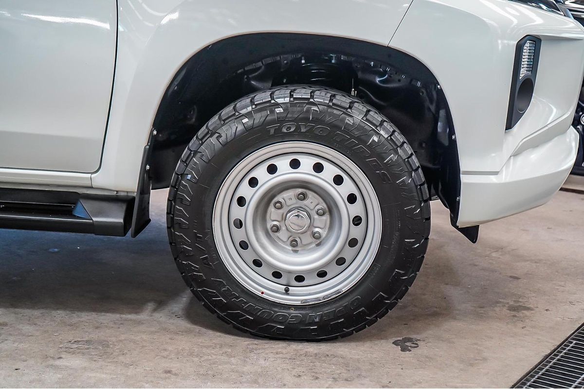 2022 Mitsubishi Triton GLX MR 4X4