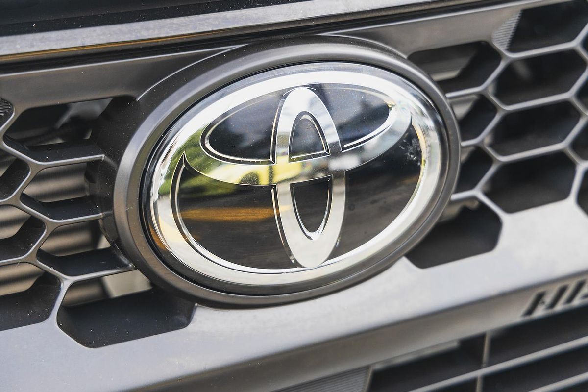 2024 Toyota Hilux SR5 48V GUN126R 4X4