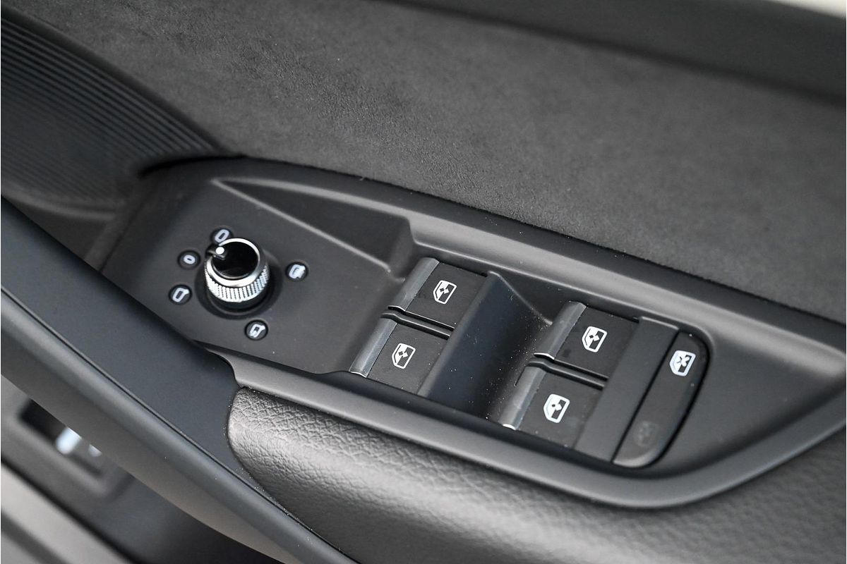 2024 Audi Q5 45 TFSI S line FY