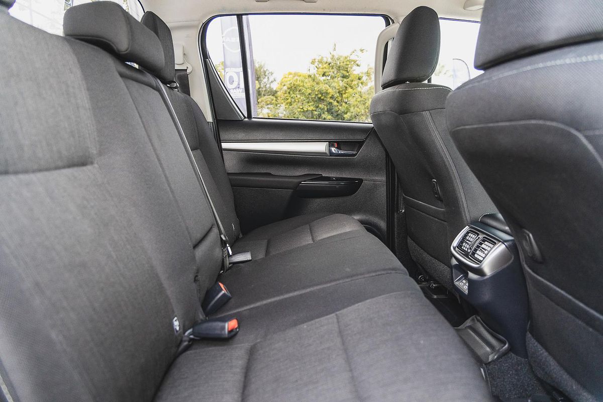 2024 Toyota Hilux SR5 48V GUN126R 4X4
