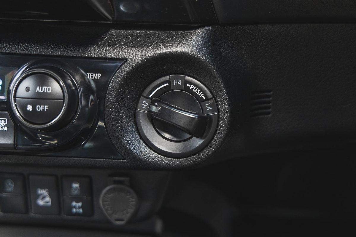 2024 Toyota Hilux SR5 48V GUN126R 4X4