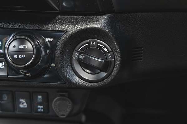 2024 Toyota Hilux SR5 48V GUN126R 4X4