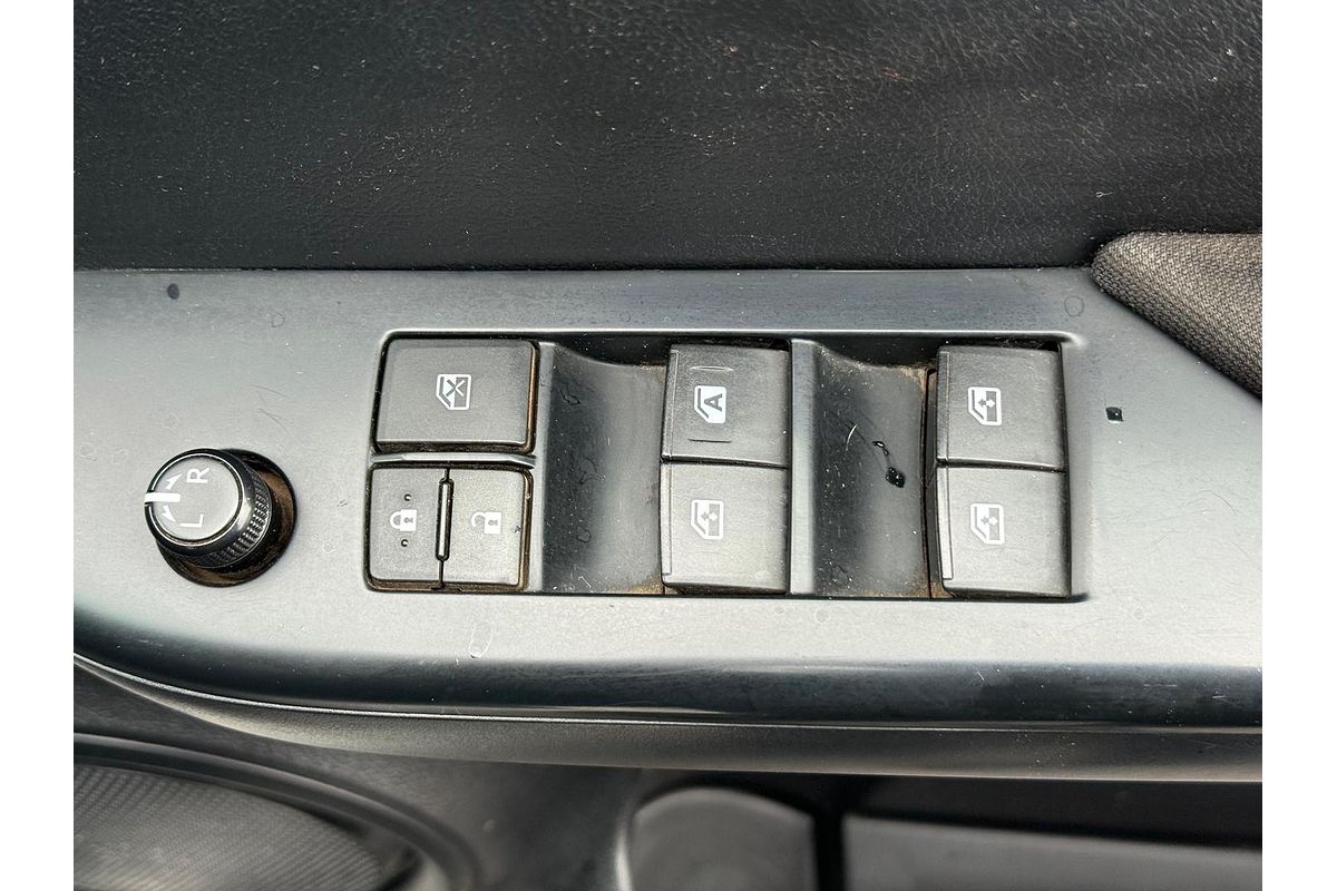 2016 Toyota Hilux SR GUN126R 4X4