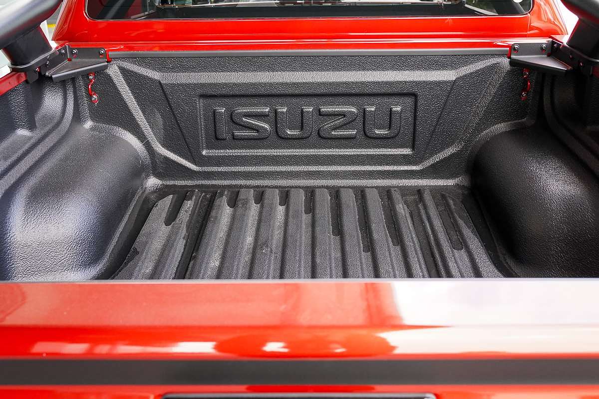 2024 Isuzu D-MAX BLADE 4X4