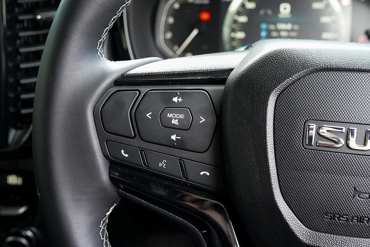 2024 Isuzu D-MAX BLADE 4X4