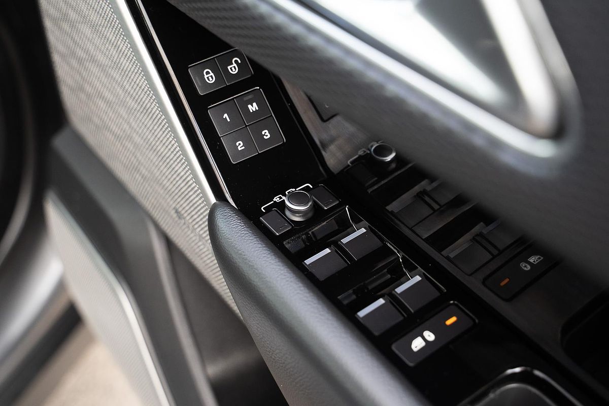 2018 Land Rover Range Rover Velar D240 R-Dynamic SE L560