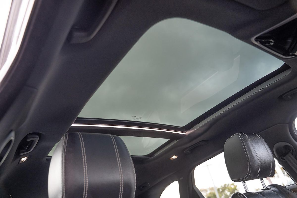 2018 Land Rover Range Rover Velar D240 R-Dynamic SE L560