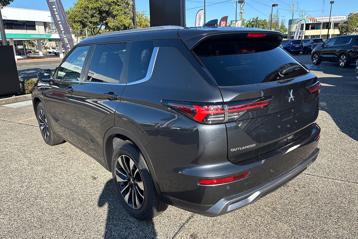 2025 Mitsubishi Outlander LS ZM