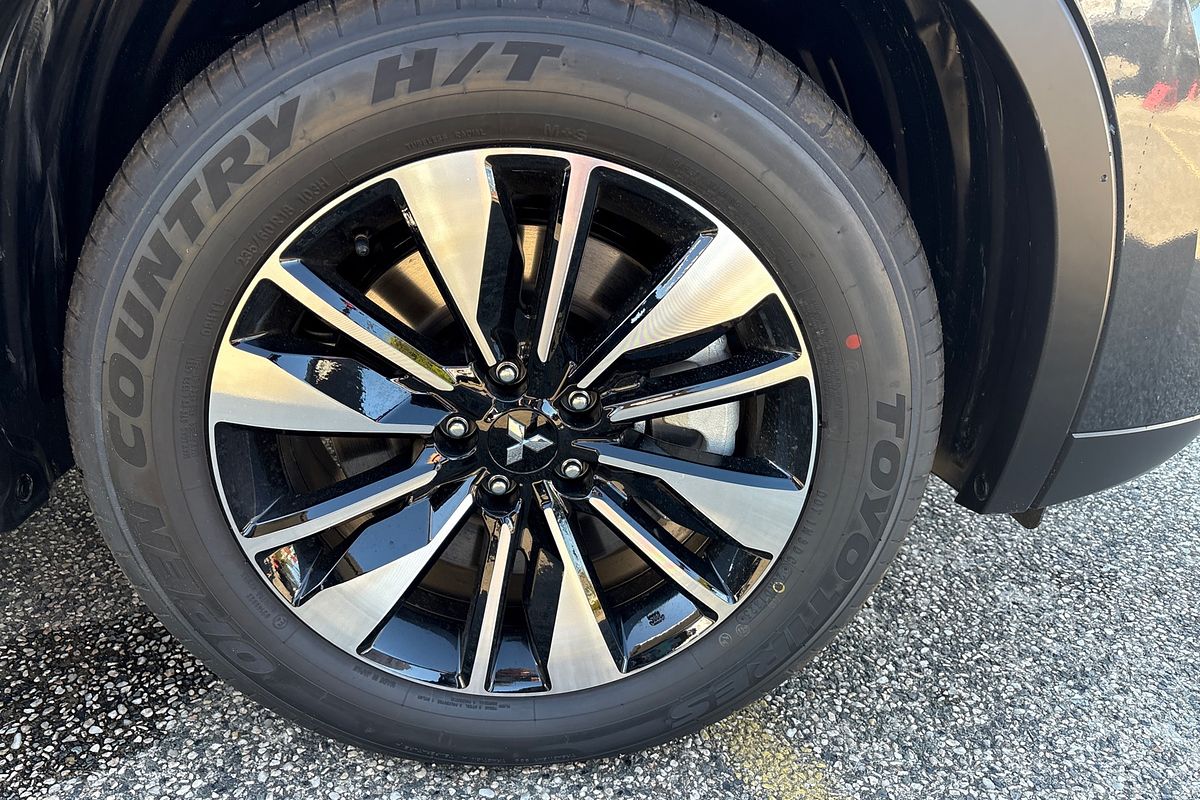 2025 Mitsubishi Outlander LS ZM