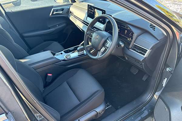 2025 Mitsubishi Outlander LS ZM