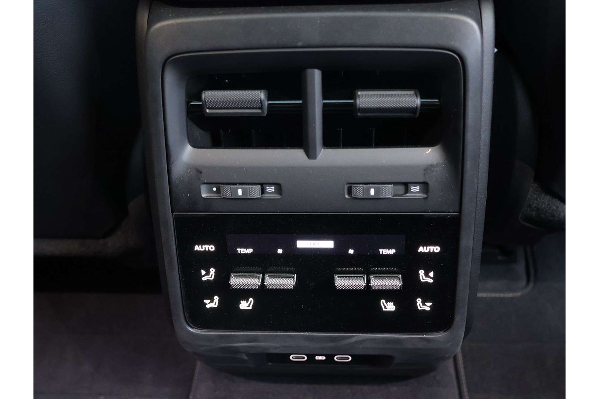 2024 Porsche Macan Turbo XAB