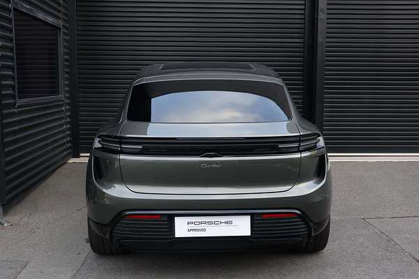 2024 Porsche Macan Turbo XAB