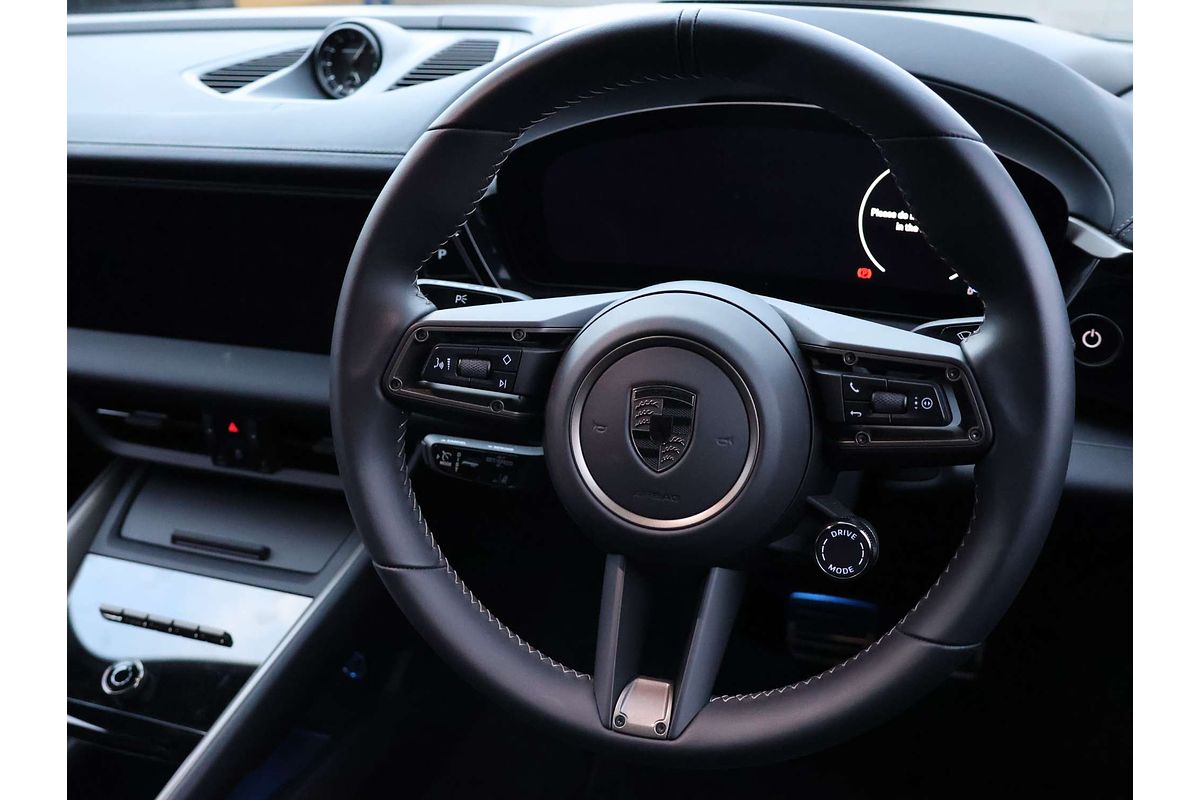 2024 Porsche Macan Turbo XAB
