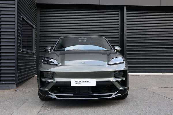 2024 Porsche Macan Turbo XAB