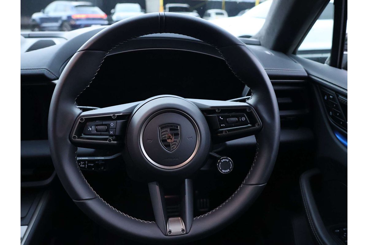 2024 Porsche Macan Turbo XAB