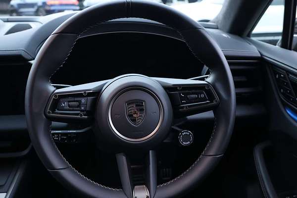 2024 Porsche Macan Turbo XAB