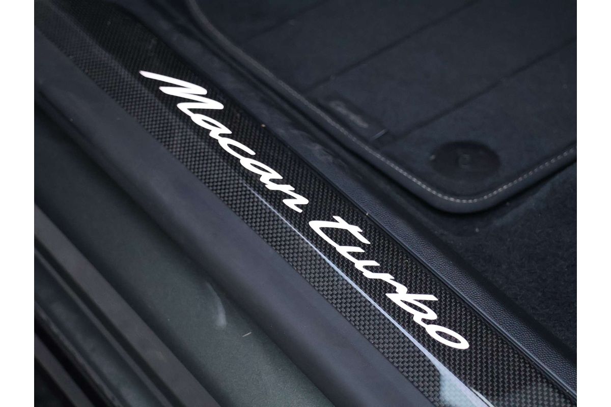 2024 Porsche Macan Turbo XAB