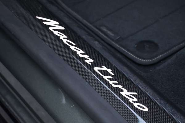2024 Porsche Macan Turbo XAB