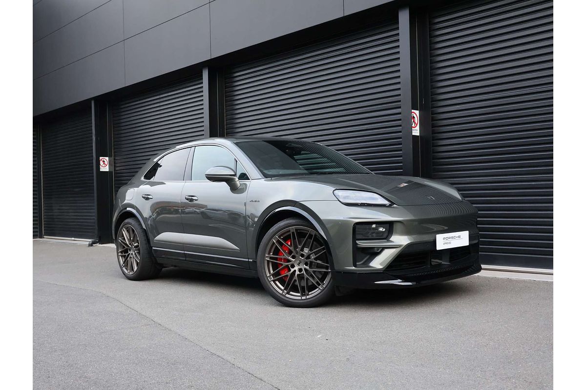 2024 Porsche Macan Turbo XAB