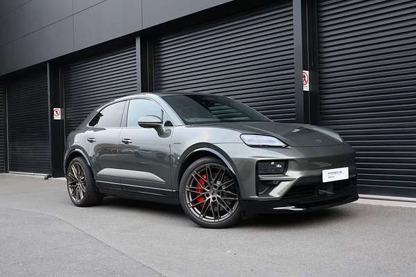 2024 Porsche Macan Turbo XAB