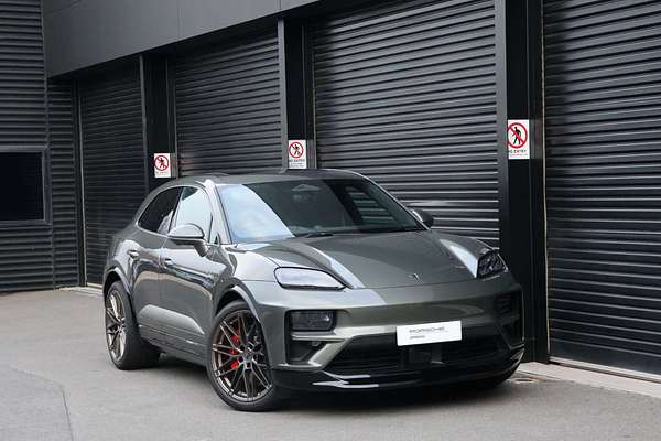 2024 Porsche Macan Turbo XAB