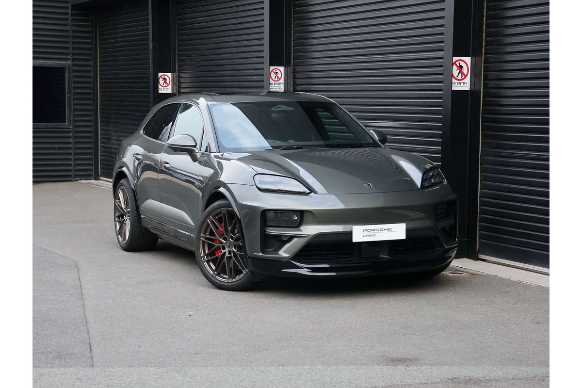 2024 Porsche Macan Turbo XAB