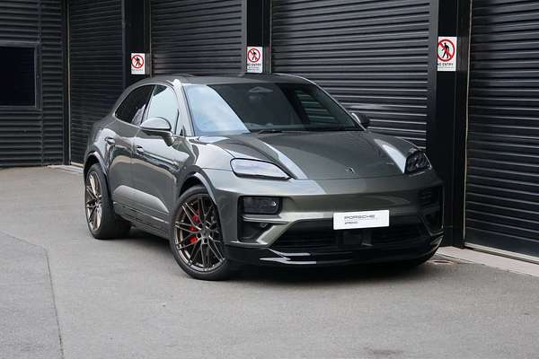 2024 Porsche Macan Turbo XAB