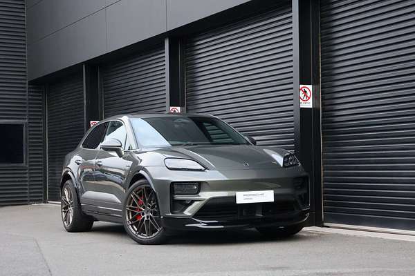 2024 Porsche Macan Turbo XAB