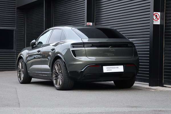 2024 Porsche Macan Turbo XAB