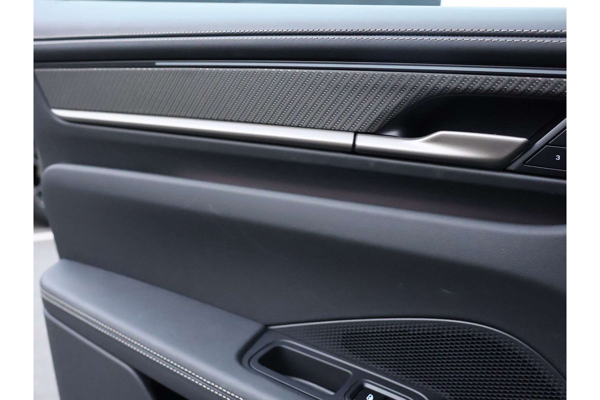 2024 Porsche Macan Turbo XAB