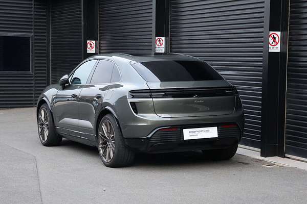 2024 Porsche Macan Turbo XAB