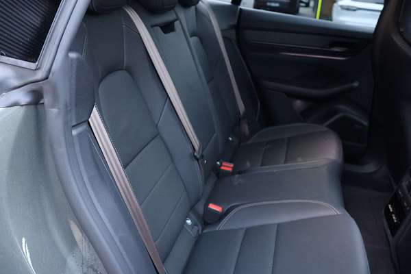 2024 Porsche Macan Turbo XAB